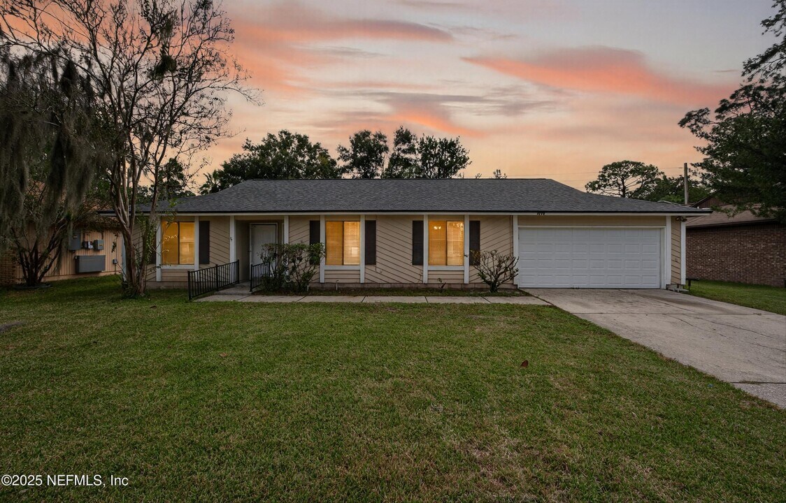 4294 Tanglewilde Dr S in Jacksonville, FL - Building Photo