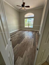 1302 NW 139th Ave in Pembroke Pines, FL - Foto de edificio - Building Photo