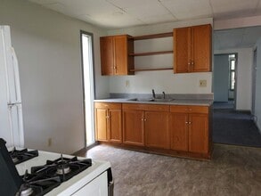 305-305 1/2 W College St in Meadville, PA - Building Photo - Building Photo