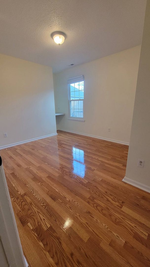 2036 W Windgate Ct in Jacksonville, NC - Building Photo - Building Photo