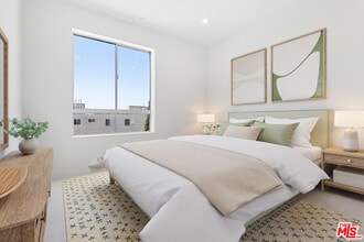 11727 Kiowa Ave in Los Angeles, CA - Building Photo - Building Photo