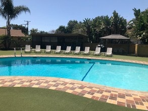 Sandalwood Cottages in Santa Ana, CA - Building Photo - Building Photo