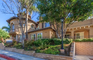 Evening Creek in San Diego, CA - Building Photo
