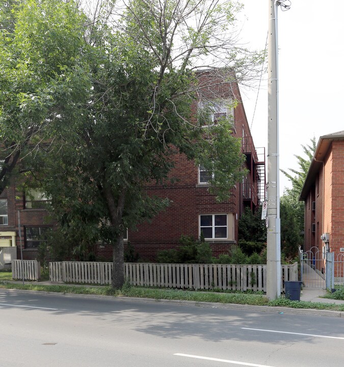 1024 King St E in Hamilton, ON - Building Photo