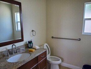 6248 Teesdale Ave, Unit Guest House in North Hollywood, CA - Building Photo - Building Photo