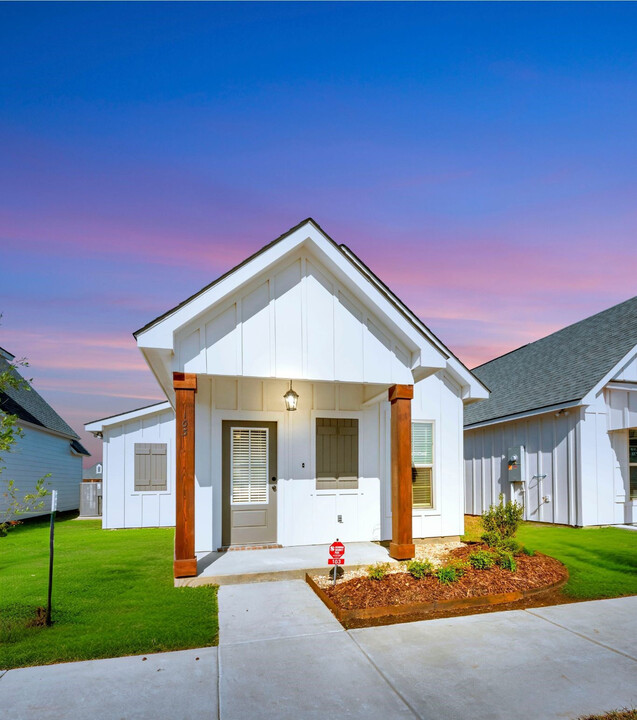 Cottages at Sugar Mill Pond in Youngsville, LA - Foto de edificio