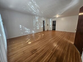 1850 N La Brea Ave in Los Angeles, CA - Building Photo - Building Photo
