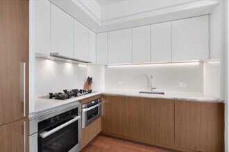 605 W 42nd St in New York, NY - Foto de edificio - Building Photo