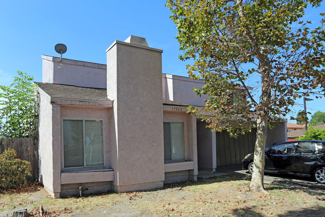 11862 Garden Grove Blvd in Garden Grove, CA - Foto de edificio - Building Photo