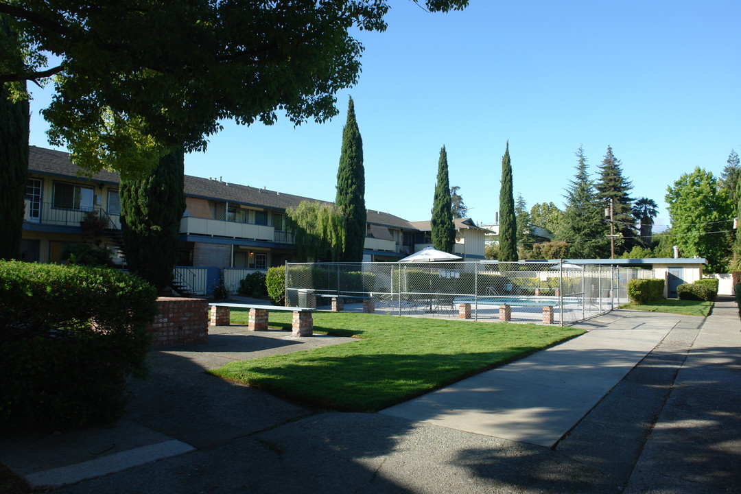 Los Gatos Apartments in Los Gatos, CA - Building Photo