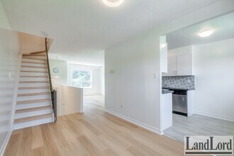 2830 Midland Ave in Toronto, ON - Building Photo - Building Photo