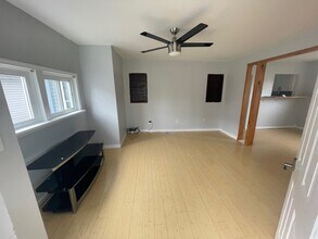 120 lyndale ave, Unit Lower Apartment in Kenmore, NY - Building Photo - Building Photo