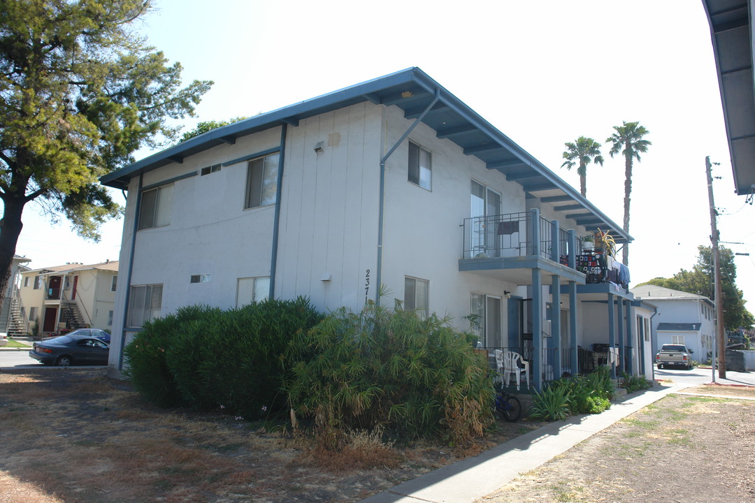 2371 William Dr in Santa Clara, CA - Building Photo