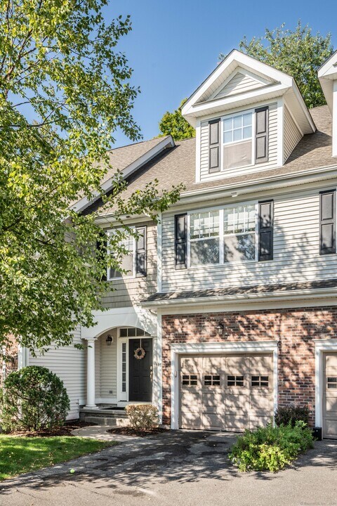 47 Park Pl Cir in West Hartford, CT - Building Photo