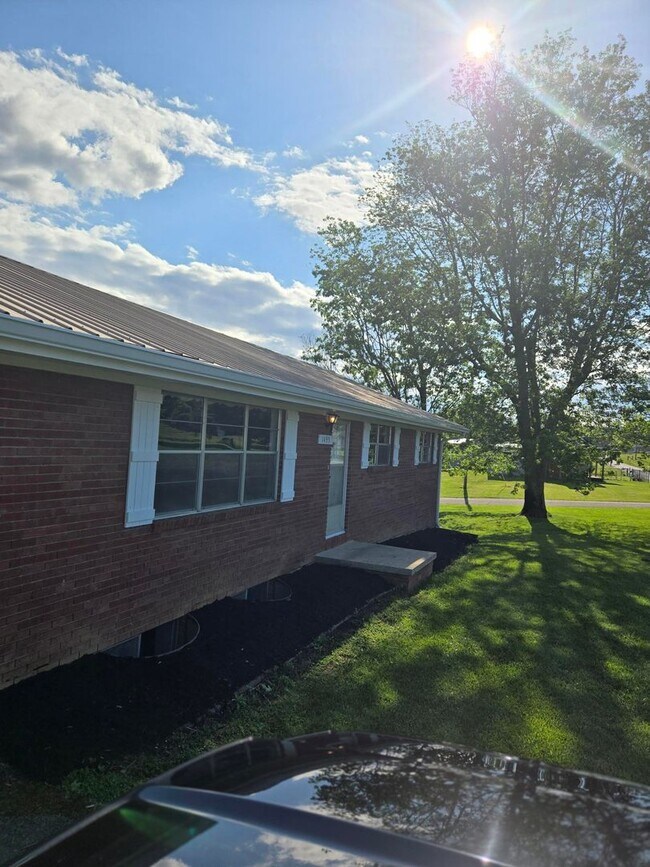 1495 Main St in Mosheim, TN - Building Photo - Building Photo