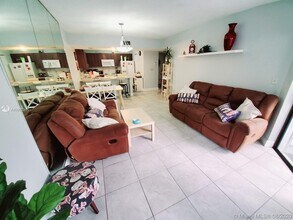 8888 SW 131st Ct-Unit -103 in Miami, FL - Foto de edificio - Building Photo