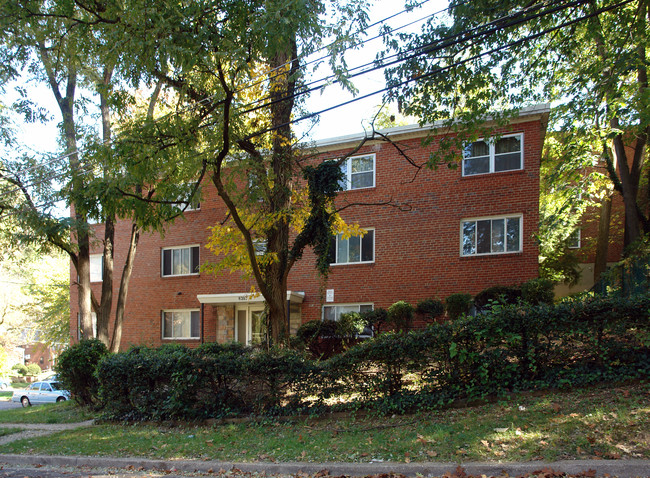 8207 Nolte Ave in Silver Spring, MD - Foto de edificio - Building Photo