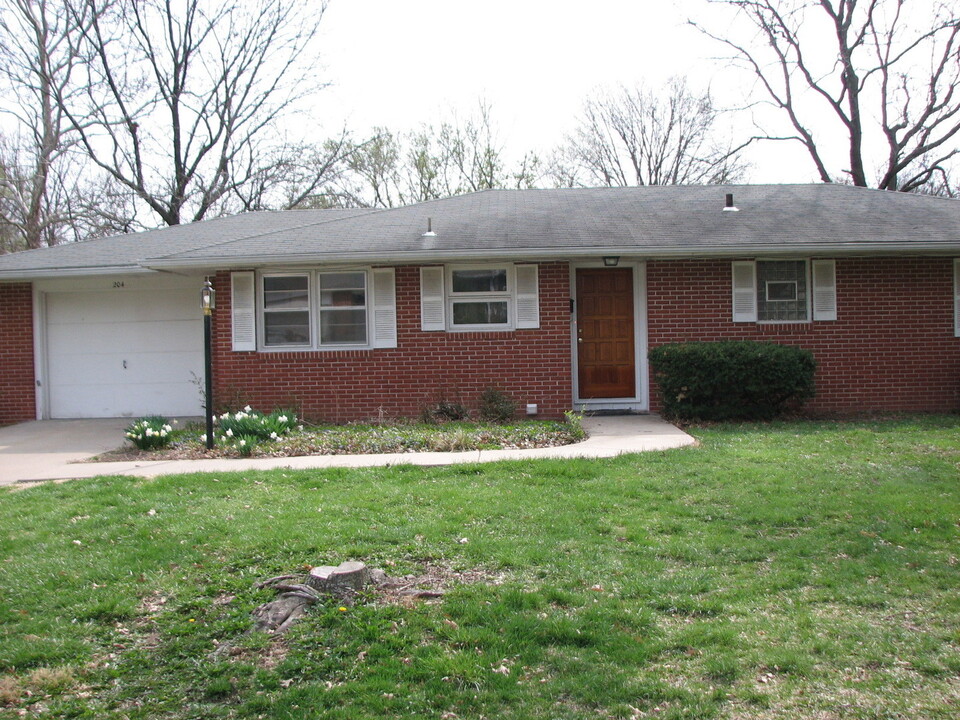 204 E Briarwood Ln in Columbia, MO - Foto de edificio