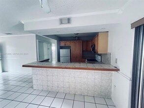 2925 W 80th St in Hialeah, FL - Building Photo - Building Photo