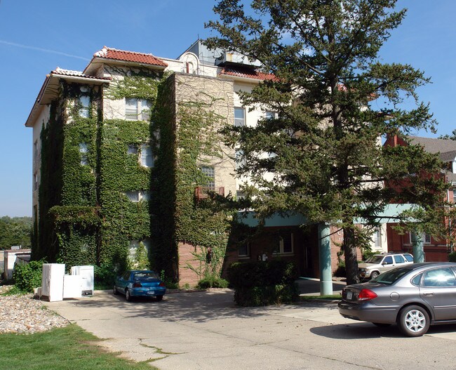 CORTEZ in Des Moines, IA - Foto de edificio - Building Photo