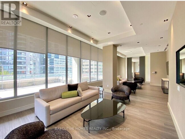 25 Holly St in Toronto, ON - Building Photo - Building Photo