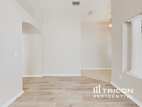 7715 Nottinghill Sky Dr in Apollo Beach, FL - Building Photo - Building Photo