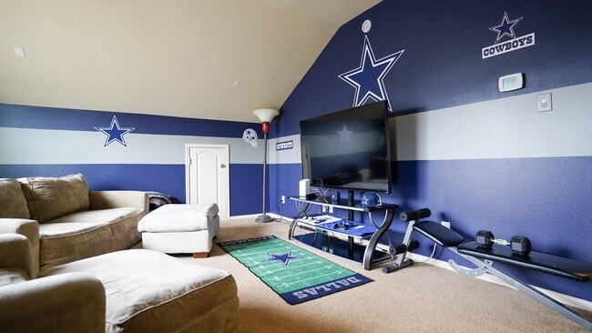 property at 2109 Mooncrest Dr