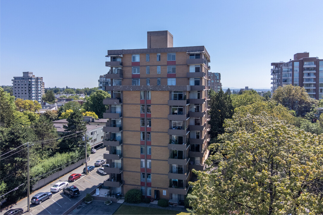 Georgian House in Vancouver, BC - Building Photo