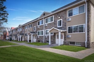 146 Avenue in Uniondale, NY - Building Photo