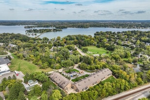 River Park Apartments in Oconomowoc, WI - Building Photo