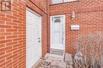 3430 Brandon Gate Dr in Mississauga, ON - Building Photo - Building Photo