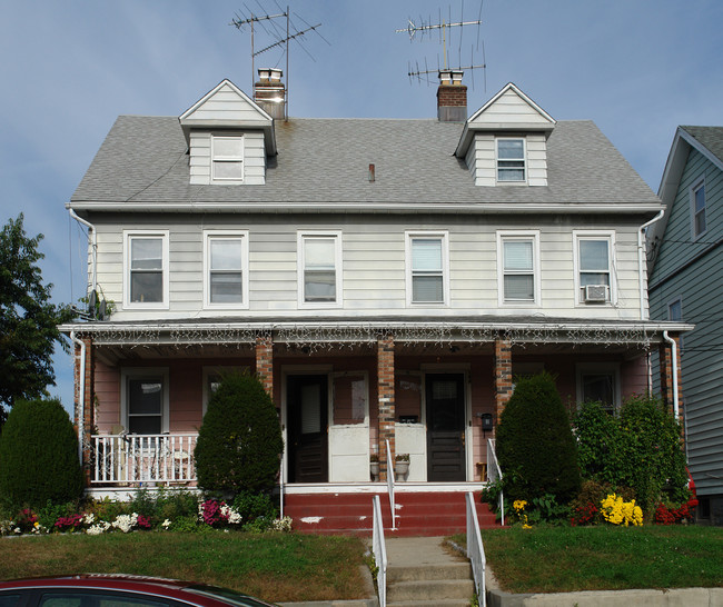 144 Smith St in Port Chester, NY - Building Photo - Building Photo