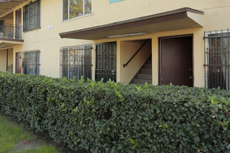 Casa Sombra in Lynwood, CA - Building Photo - Building Photo