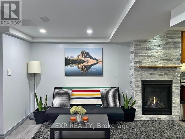 property at 5 Rainbow Ct