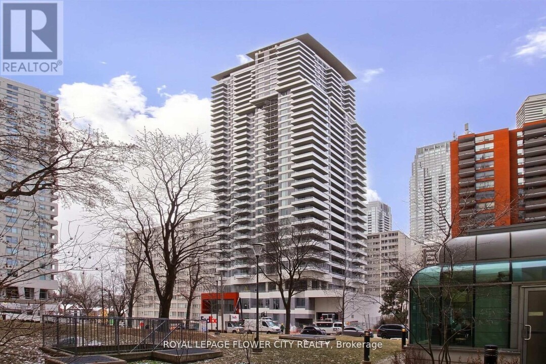 50-750 Dunfield Ave in Toronto, ON - Building Photo