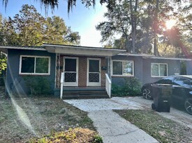 111 NW 21st St, Unit 111 in Gainesville, FL - Building Photo