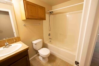 1300 SW Greeley St in College Place, WA - Building Photo - Building Photo