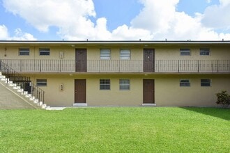 3940 Palm Ave in Hialeah, FL - Building Photo - Building Photo