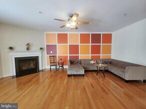 917 Crestfield Dr in Rockville, MD - Building Photo - Building Photo