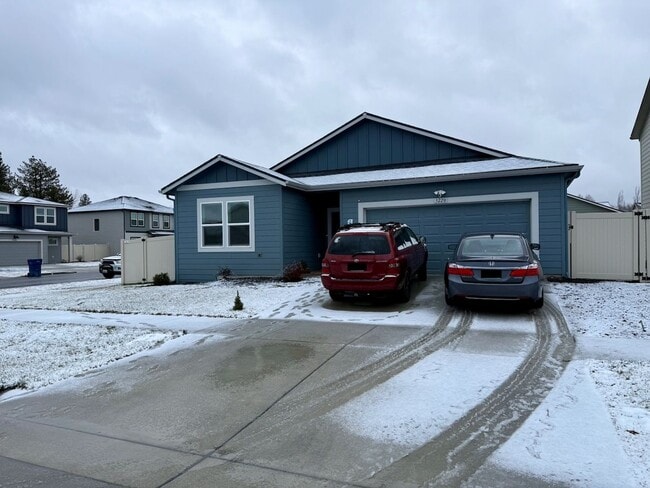 property at 3220 E Harding Ave