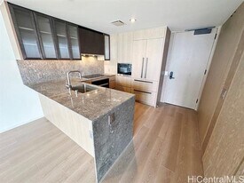 1000 Auahi St in Honolulu, HI - Building Photo