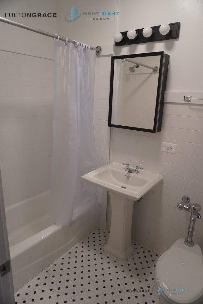 property at 1712 W Albion Ave