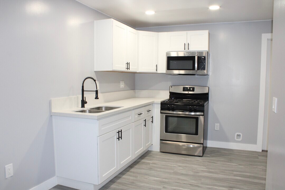 10252 Vena Ave in Los Angeles, CA - Building Photo