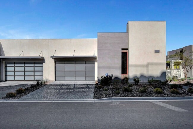 property at 658 Scenic Cliff Dr