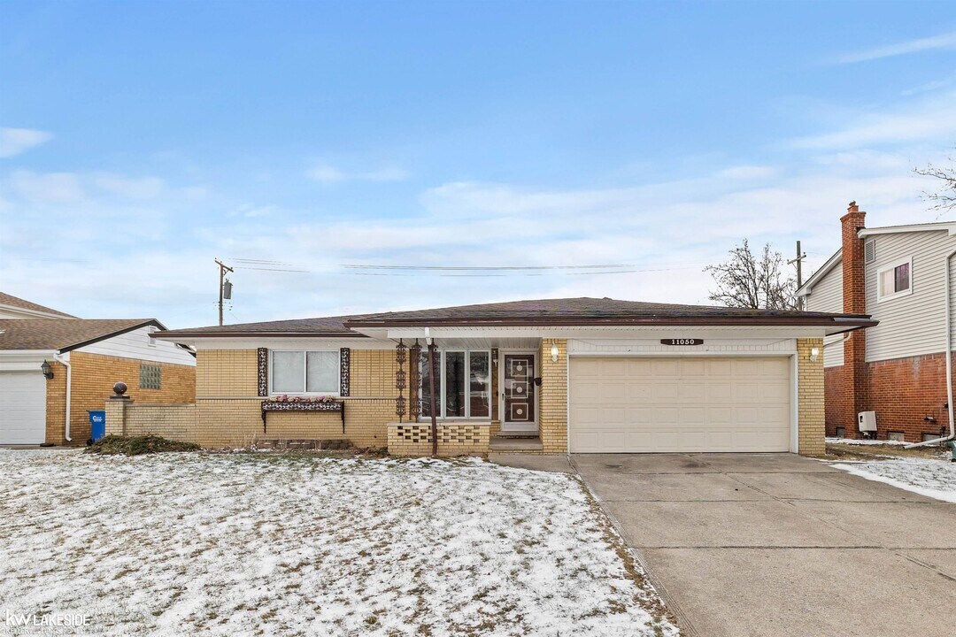 11050 Irene Ave in Warren, MI - Building Photo