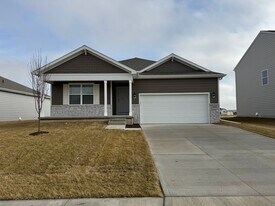 12917 S 66th Ave in Papillion, NE - Building Photo