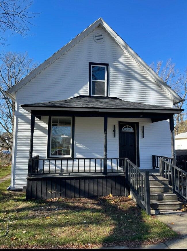 111 N Melvin St in Gibson City, IL - Building Photo - Building Photo