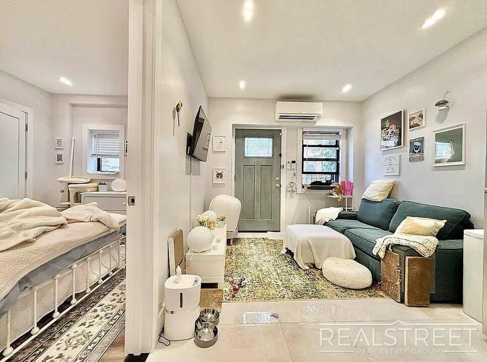 Brand New Gorgeous 1.5 bedroom with Centra in Brooklyn, NY - Building Photo