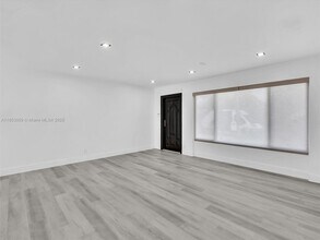 2048 SW 37th Ave in Fort Lauderdale, FL - Building Photo - Building Photo