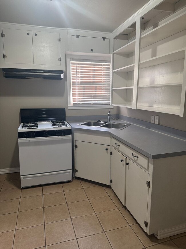 property at 1409 College St